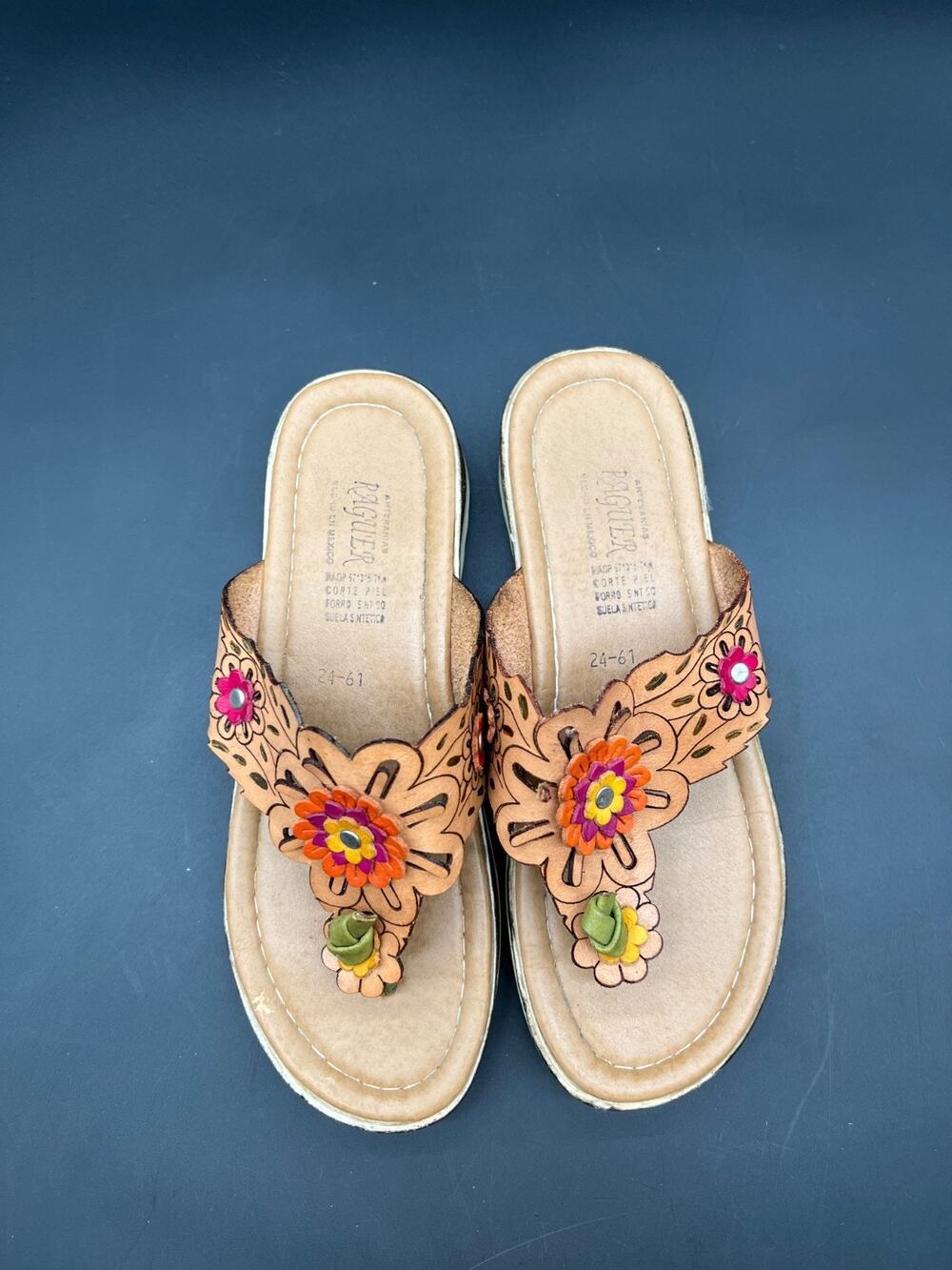 RAGUER Artesians tan leather floral‎ thong sandals US 7/ MX 24